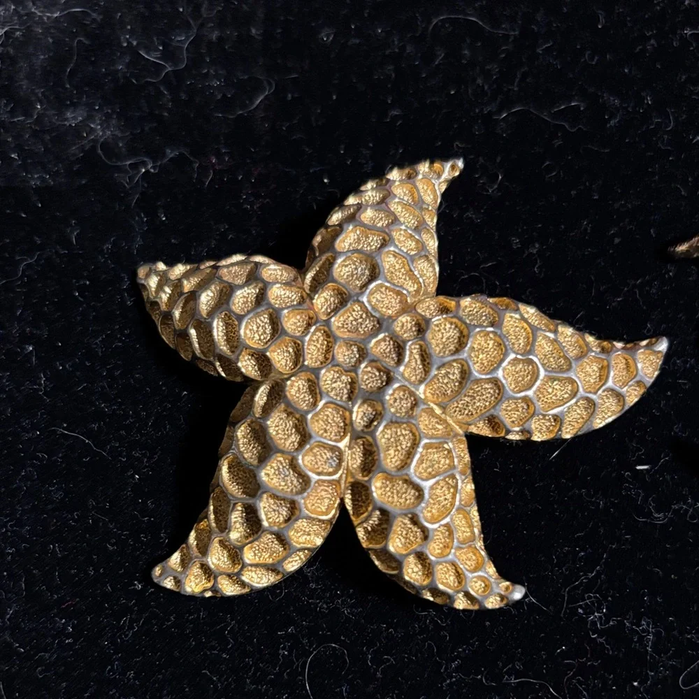 Vintage Coro Gold Starfish and Leaf Brooch Set gold tone